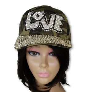 Camouflage 'love' cap